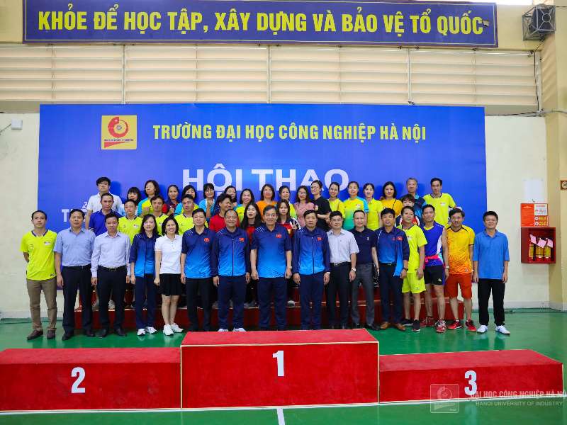 Đội kéo co Nam Liên quân Việt Nhật - Điện tử - Khoa học Cơ bản - Quản trị - Hồng Hải giành Huy chương Bạc, đội kéo co nữ đạt Huy chương Đồng tại Hội thao Cán bộ viên chức 2022