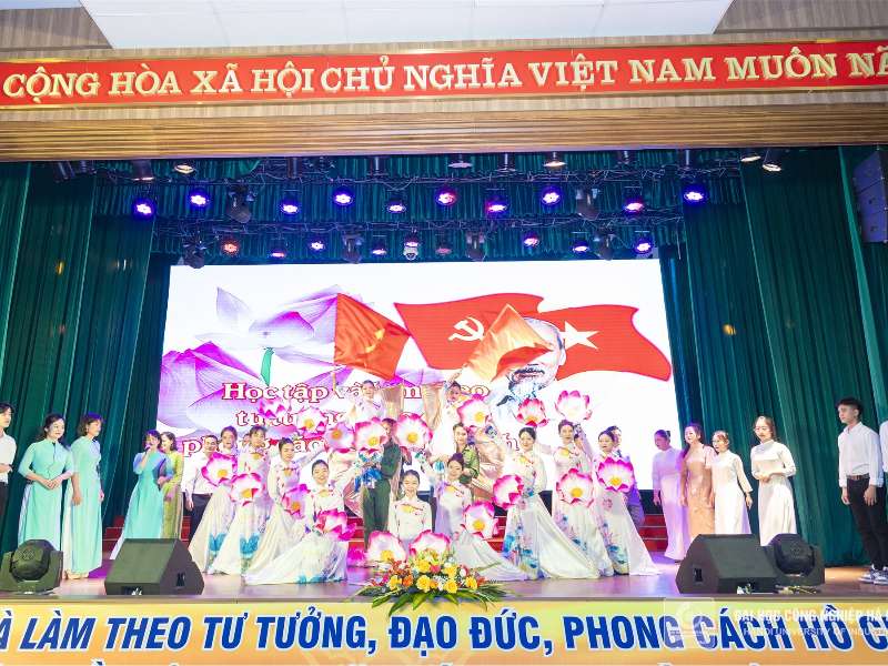 Liên chi bộ: TT Việt Nhật - Khoa Lý luận chính trị - Phòng thanh tra - Trung tâm hỗ trợ sinh viên giành giải Nhì toàn đoàn tại cuộc thi Học tập và làm theo tư tưởng, đạo đức, phong cách Hồ Chí Minh năm 2023