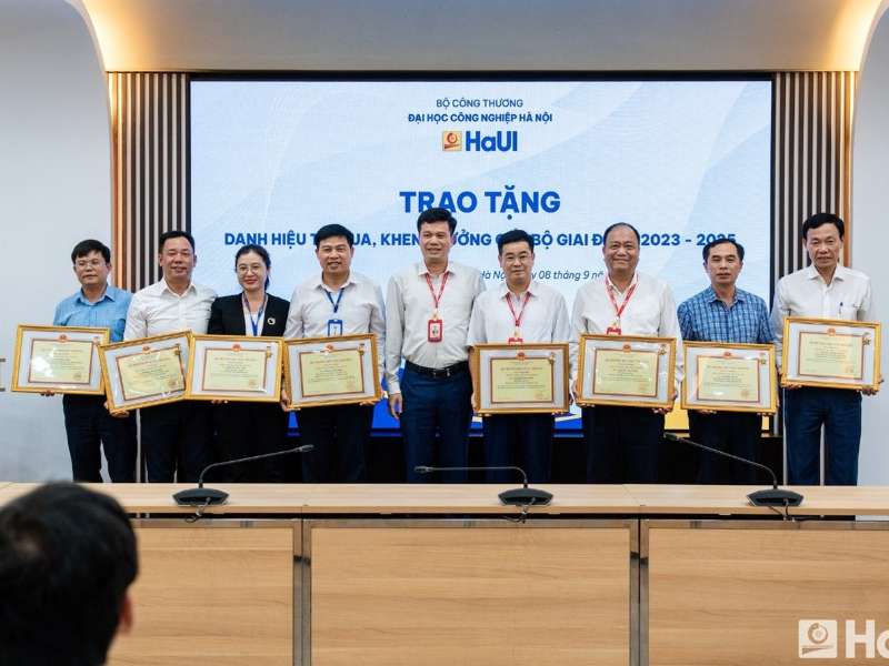 KHOA ĐÀO TẠO LIÊN TỤC VINH DỰ NHẬN NHIỀU DANH HIỆU THI ĐUA VÀ BẰNG KHEN CẤP BỘ GIAI ĐOẠN 2023–2025